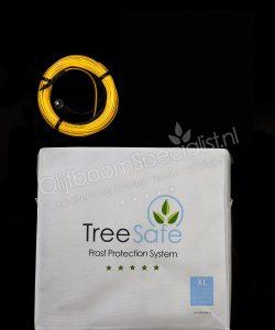 TreeSafe boomjas met een TreeSafe warmteslang, het boomjas is wit in kleur en het warmteslang is oranje in kleur